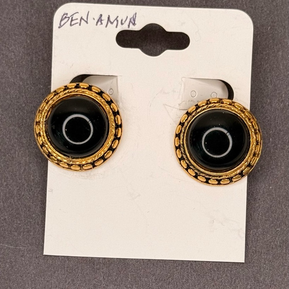 Ben-Amun Vintage Black Cabochon Clip-On Earrings | 1980s Gold Statement Jewelry - Picture 7 of 8